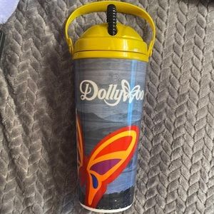 Like new!! Dollywood Souvenir cup with straw.